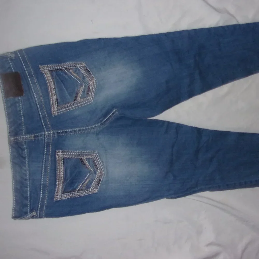 Maurices size 9 / 10 womens pants jeans blue denim pant nine ten distressed - Picture 3 of 5